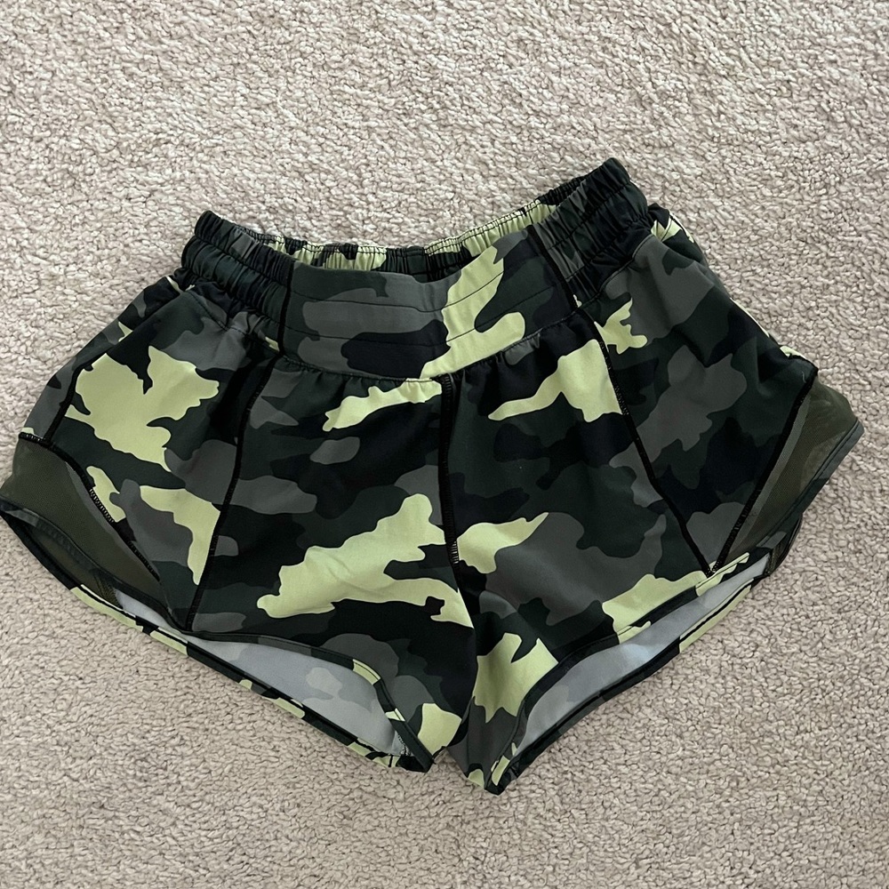 Lululemon Hotty Hot 2.5 size 4